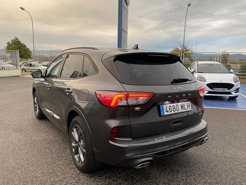 Usado Ford Kuga ST-Line 225 CV (165 kW) 2023 Blanco SUV