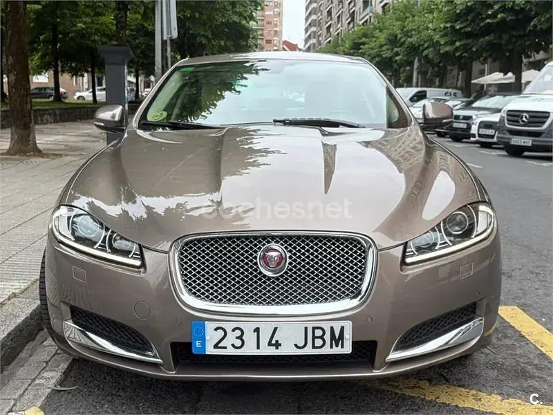 Usado Jaguar XF Premium Luxury 190 CV (139 kW) 2014 Marrón Berlina