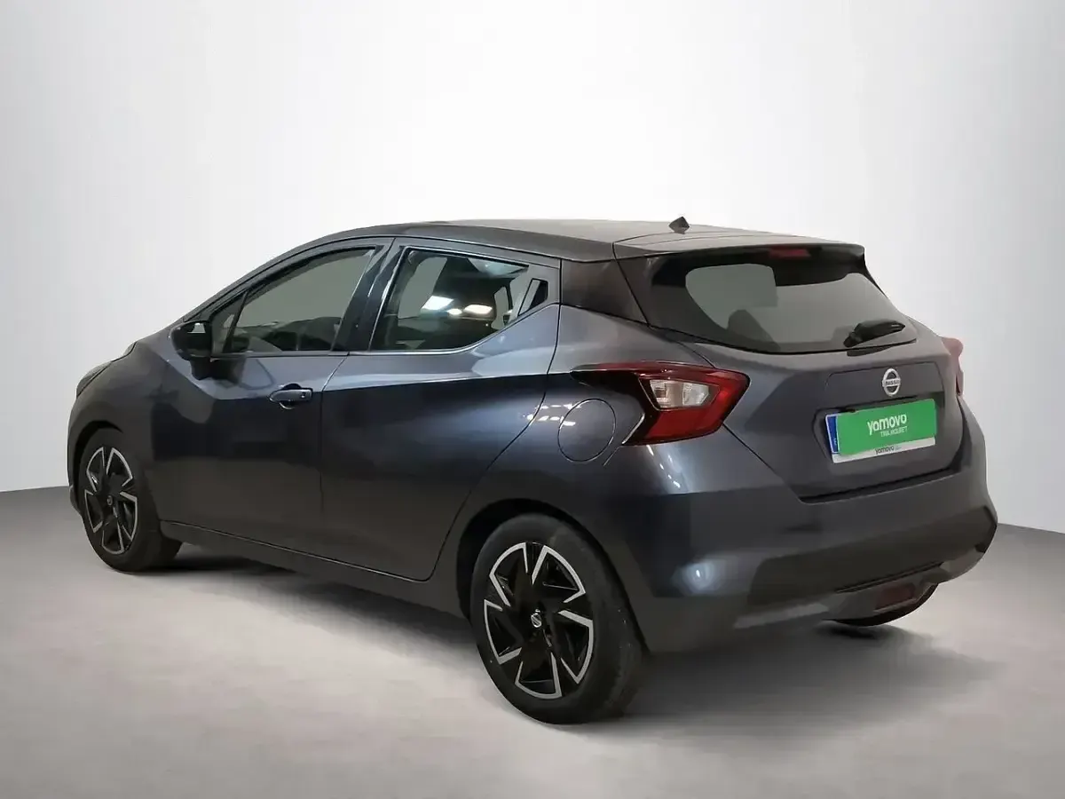 Usado Nissan Micra Acenta 92 CV (67 kW) 2022 Gris Utilitario