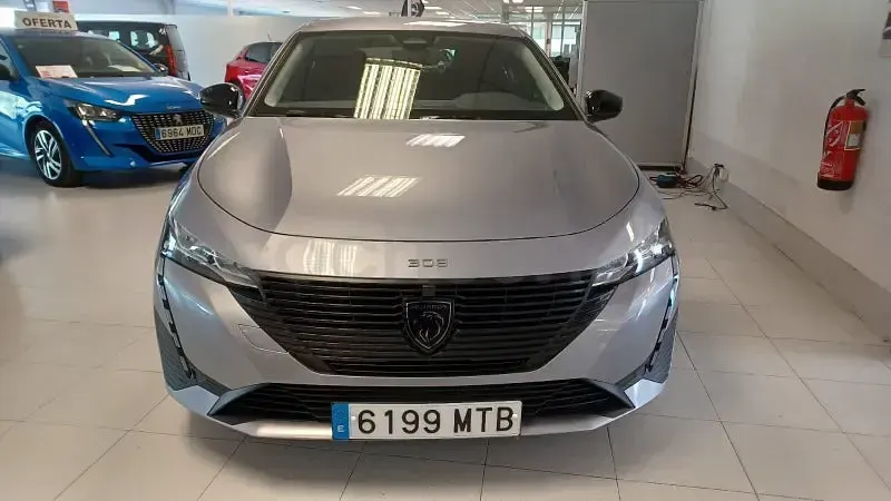 Usado Peugeot 308 Style 130 CV (95 kW) 2024 Gris / plata Berlina