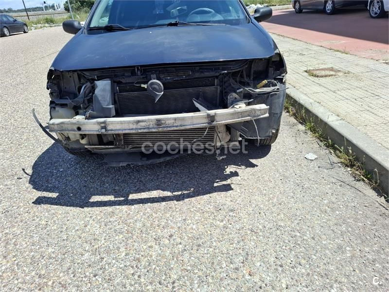Negro Usado 2005 Renault Mégane II Dynamique Berlina | 600 € - Imagen 1/3