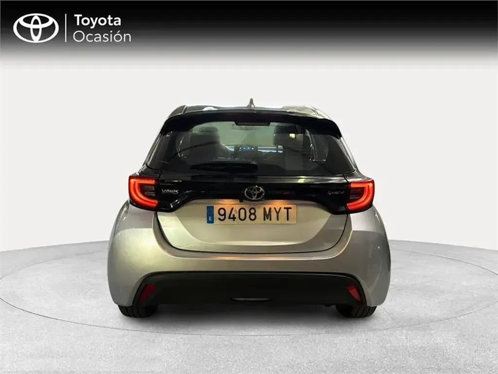 Usado Toyota Yaris Active 116 CV (85 kW) 2025 Gris Utilitario