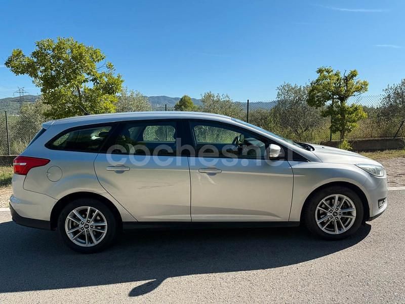 Usado Ford Focus Business Edition 125 CV (91 kW) 2016 Gris / plata Familiar