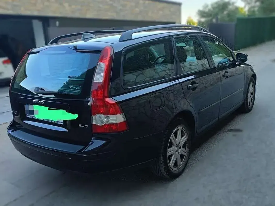 Usado Volvo V50 Momentum 136 CV (100 kW) 2007 Negro Familiar