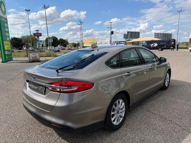 Usado Ford Mondeo Trend 150 HP (110 kW) 2020 Bege Sedan