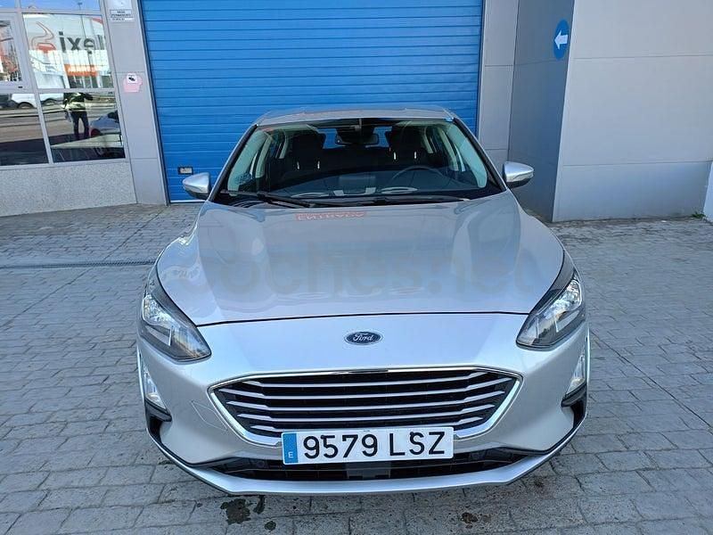 Usado Ford Focus Trend 125 CV (91 kW) 2021 Gris / plata Berlina