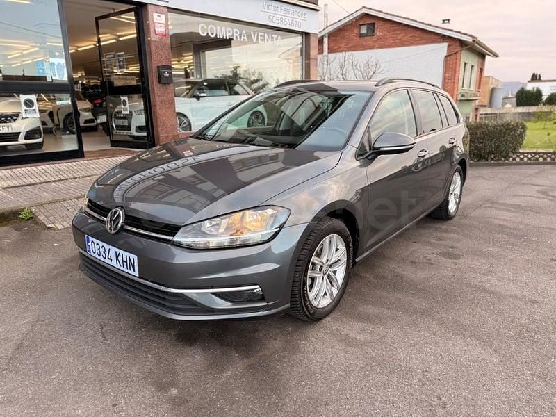 Usado VW Golf VII Advance 125 CV (91 kW) 2018 Gris / plata Familiar