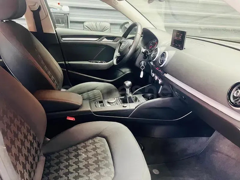 Usado Audi A3 Attraction 105 CV (77 kW) 2013 Negro Berlina