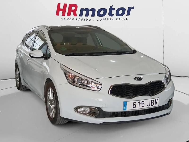 Blanco Usado 2014 Kia Ceed Utilitario | 9040 € (Precio justo) - Imagen 1/4