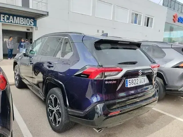 Usado Suzuki Across 306 CV (225 kW) 2023 Azul SUV