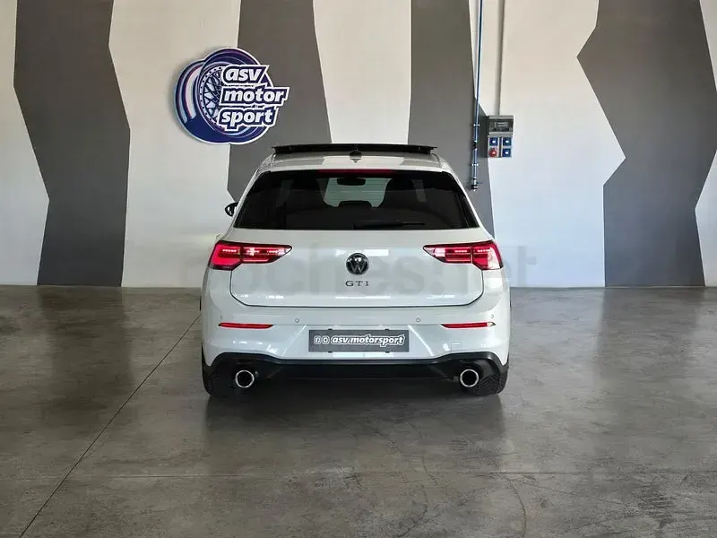 Usado VW Golf VIII GTI 245 CV (180 kW) 2021 Blanco Berlina