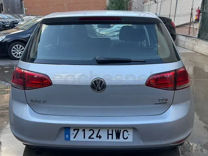 Usado VW Golf VII Advance 105 CV (77 kW) 2014 Gris / plata Berlina