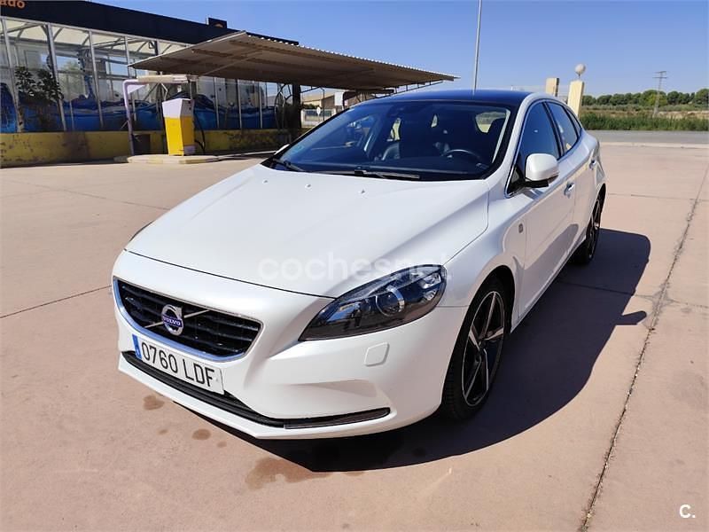 Blanco Usado 2015 Volvo V40 R-Design Momentum Familiar | 12.500 € (Buen precio) - Imagen 1/4