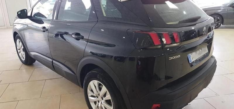 Usado Peugeot 3008 131 CV (96 kW) 2023 Negro perla nera