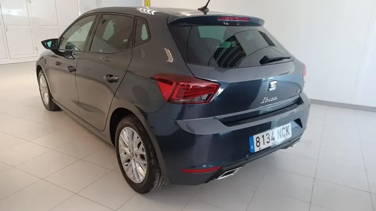Usado Seat Ibiza FR 115 CV (84 kW) 2025 Gris Utilitario