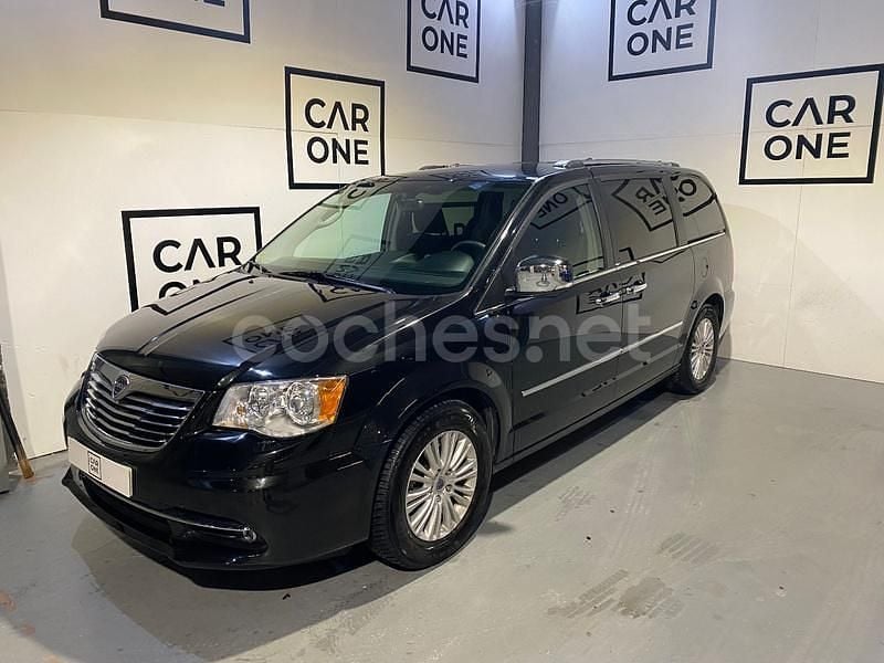 Negro Usado 2013 Lancia Voyager Platinum Monovolumen | 16.990 € (Un poco caro) - Imagen 1/4