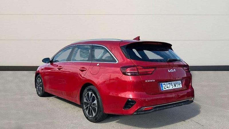 Usado Kia Ceed 101 CV (74 kW) 2025 Rojo Utilitario