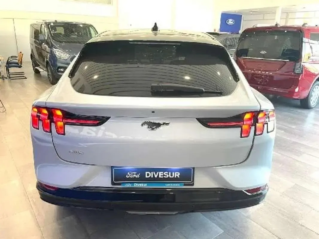 Usado Ford Mustang Mach-E Premium 258 kW (351 CV) 2023 Blanco SUV