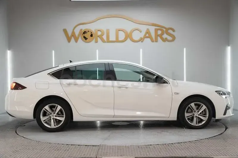 Usado Opel Insignia Business 122 CV (89 kW) 2022 Blanco Berlina