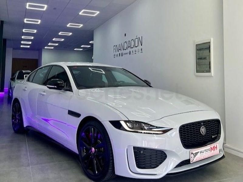 Blanco Usado 2021 Jaguar XE R-Dynamic Berlina | 29.990 € (Precio justo) - Imagen 1/4
