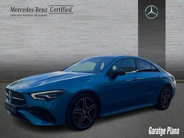 Usado Mercedes CLA220 AMG line 190 CV (139 kW) 2025 Azul híper Berlina