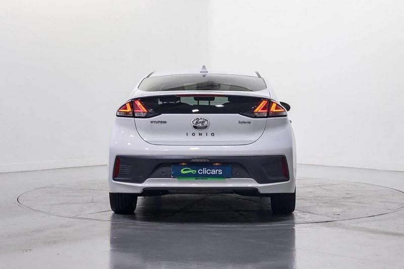 Usado Hyundai Ioniq 105 CV (77 kW) 2021 Blanco Utilitario