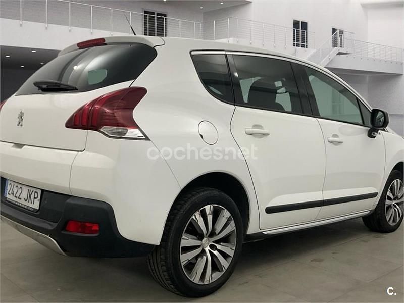 Usado Peugeot 3008 Style 130 CV (95 kW) 2015 Blanco Familiar