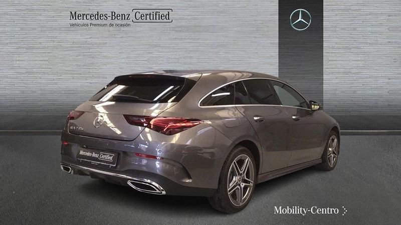 Usado Mercedes CLA250 163 CV (119 kW) 2025 Gris montaña Berlina