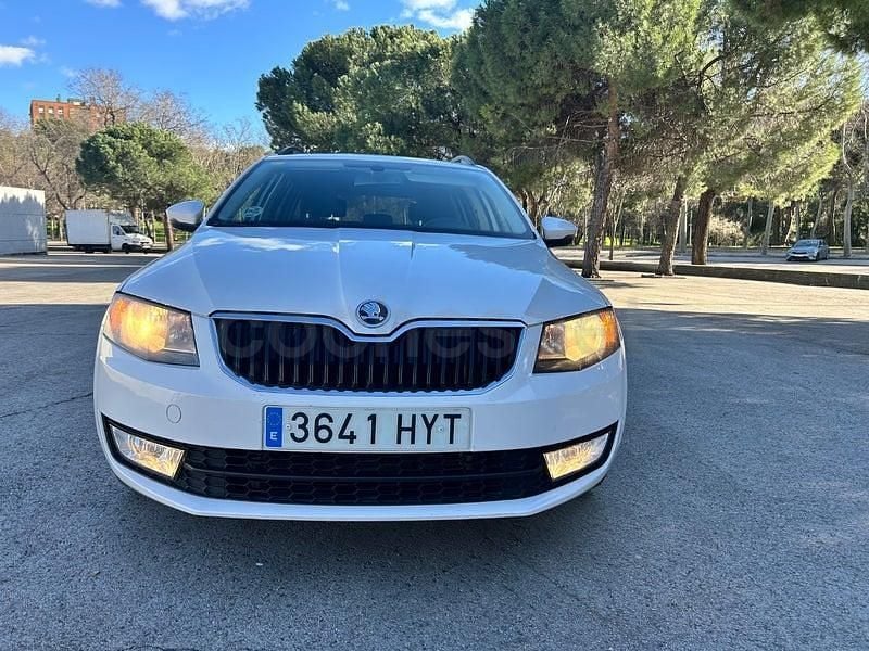 Usado Skoda Octavia Elegance 150 CV (110 kW) 2014 Blanco Utilitario