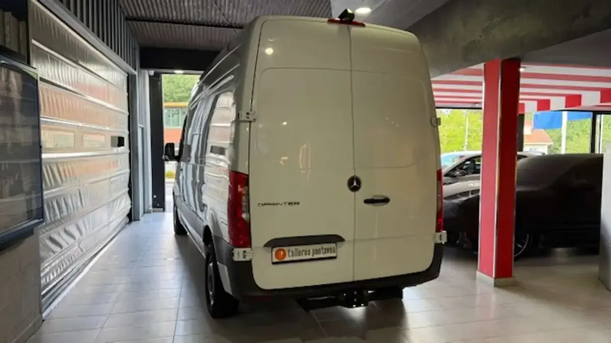 Usado Mercedes Sprinter 150 CV (110 kW) 2023 Blanco Van