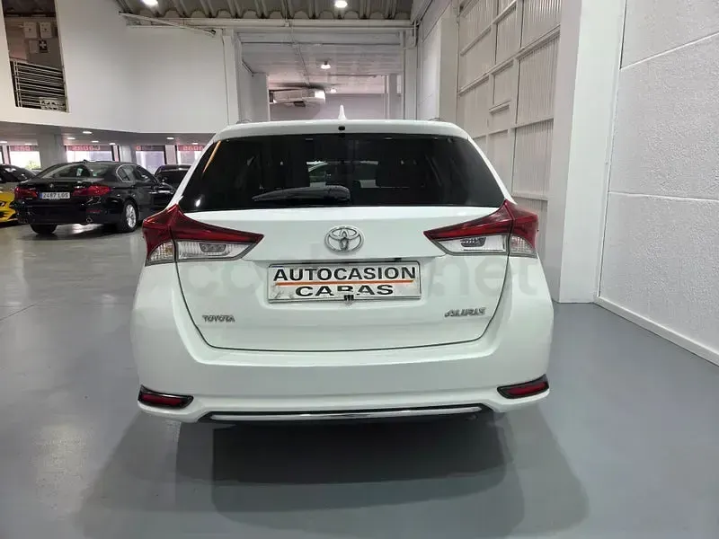 Usado Toyota Auris Business Edition 90 CV (66 kW) 2016 Blanco Familiar
