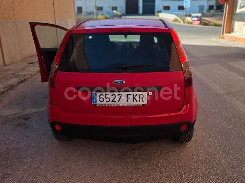 Usado Ford Fiesta Ambiente 68 CV (50 kW) 2007 Rojo Berlina
