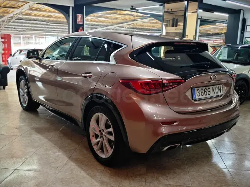 Usado Infiniti Q30 Premium 170 CV (125 kW) 2017 Beige Berlina