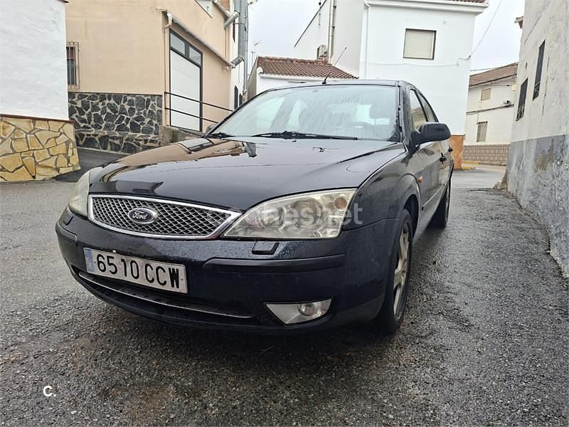 Usado Ford Mondeo Ghia 130 CV (95 kW) 2002 Negro Berlina