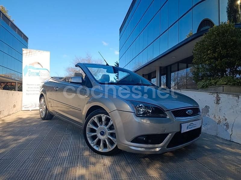 Gris / plata Usado 2007 Ford Focus Cabriolet Titanium Descapotable | 6990 € (Caro) - Imagen 1/4