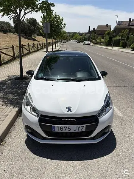 Usado Peugeot 208 GT-line 110 CV (80 kW) 2017 Blanco Utilitario