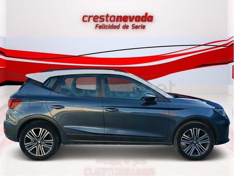 Usado Seat Arona Style 110 CV (80 kW) 2022 Gris / plata SUV