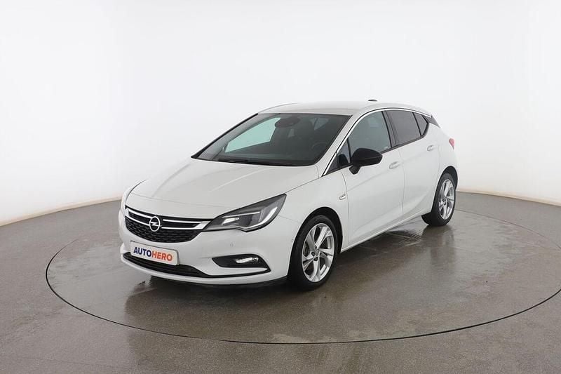Usado Opel Astra Dynamic 135 CV (99 kW) 2017 Blanco Berlina