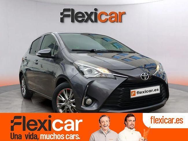 Gris / plata Usado 2019 Toyota Yaris Active Berlina | 15.490 € (Un poco caro) - Imagen 1/4
