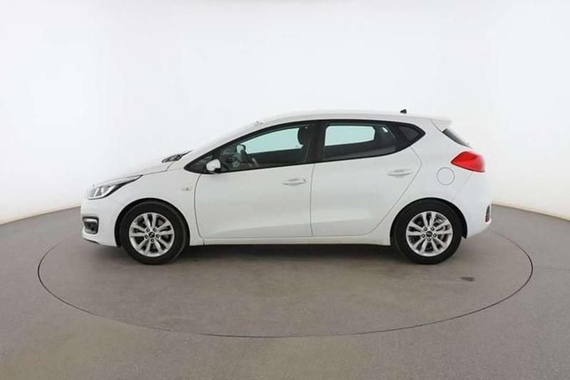 Begagnad Kia Ceed 101 HK (74 kW) 2017 Vit Halvkombi
