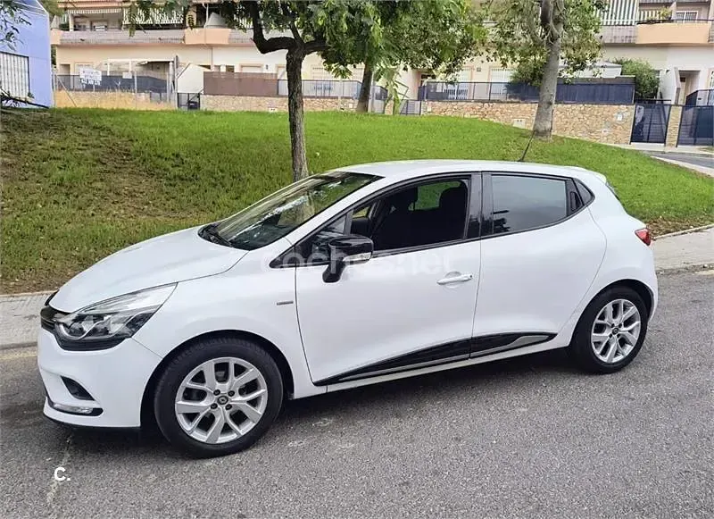 Usado Renault Clio IV LIMITED 90 CV (66 kW) 2018 Blanco Berlina