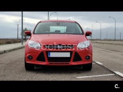 Rojo Usado 2011 Ford Focus Trend Berlina | 6000 € (Precio justo) - Imagen 1/4