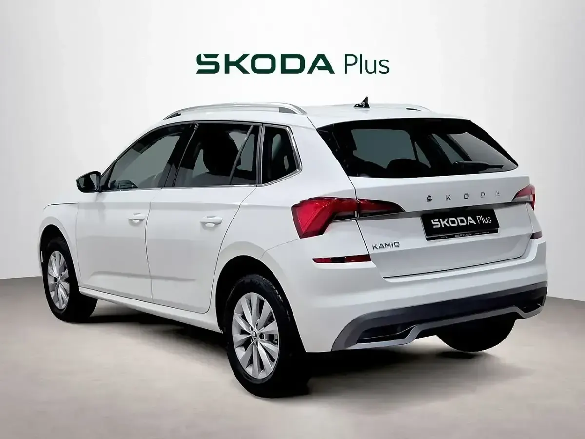 Usado Skoda Kamiq 95 CV (69 kW) 2022 Blanco SUV