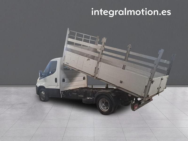 Usado Iveco Daily 150 CV (110 kW) 2017 Blanco Van