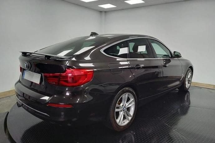 Käytetty BMW 330 258 HP (189 kW) 2018