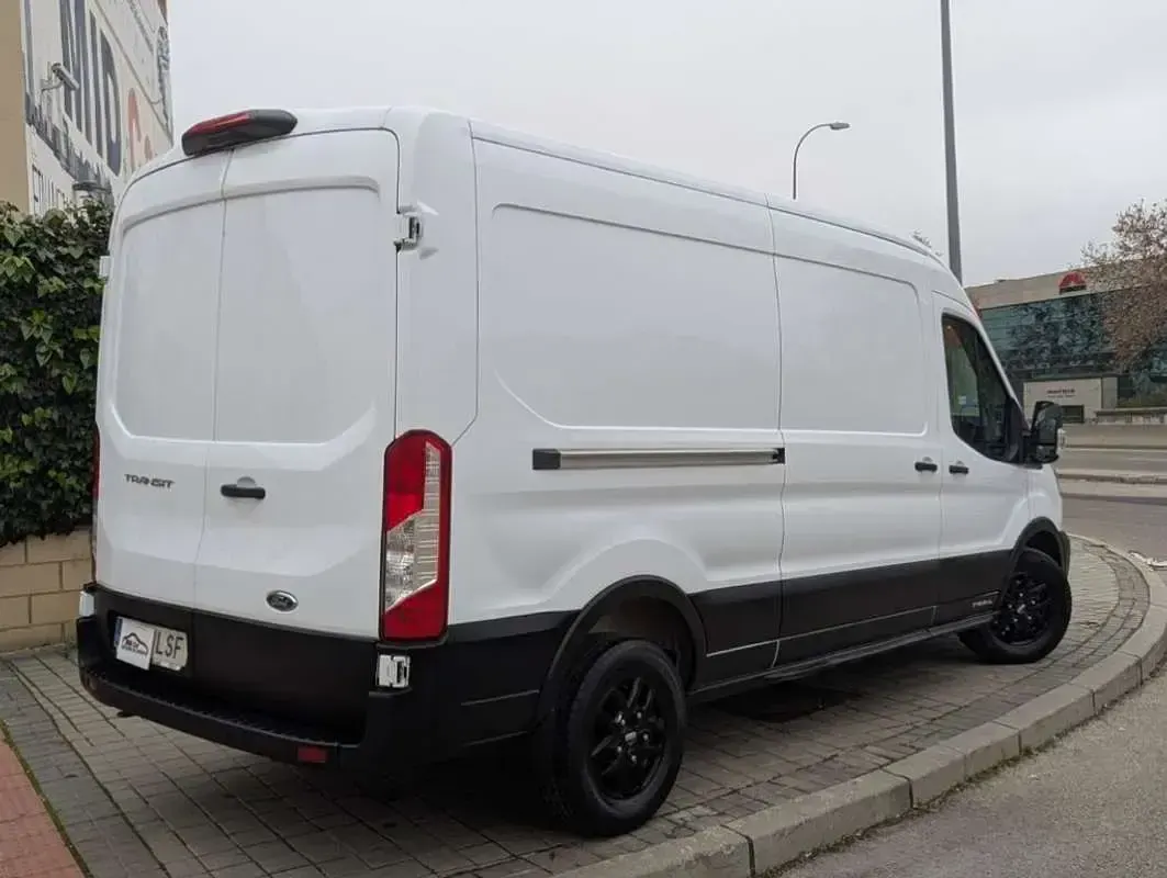 Usado Ford Transit 131 CV (96 kW) 2021 Blanco Van