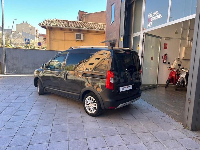 Usado Dacia Dokker 90 CV (66 kW) 2018 Negro Monovolumen
