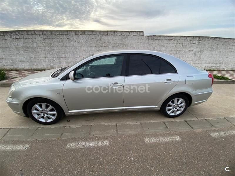 Usado Toyota Avensis Sol 147 CV (108 kW) 2006 Gris / plata Berlina
