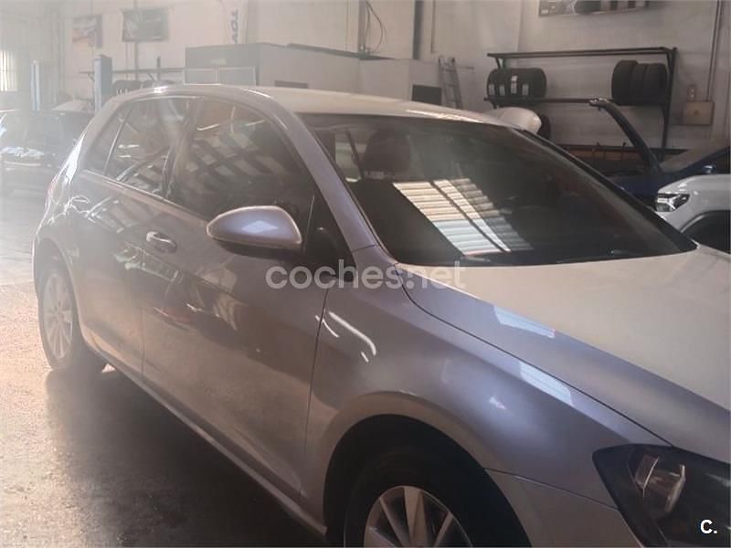 Usado VW Golf VII Advance 110 CV (80 kW) 2016 Gris / plata Berlina