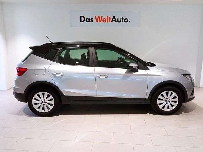 Usado Seat Arona Style 110 CV (80 kW) 2024 Gris plata SUV